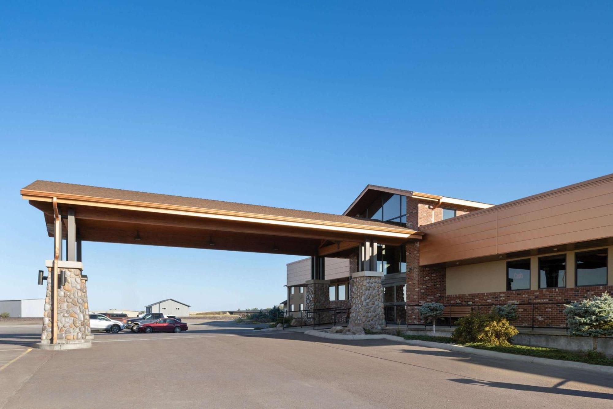 Super 8 By Wyndham Conrad Otel Dış mekan fotoğraf